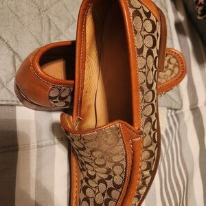 Coach Womens Brown Patterned Loafers Sz 8